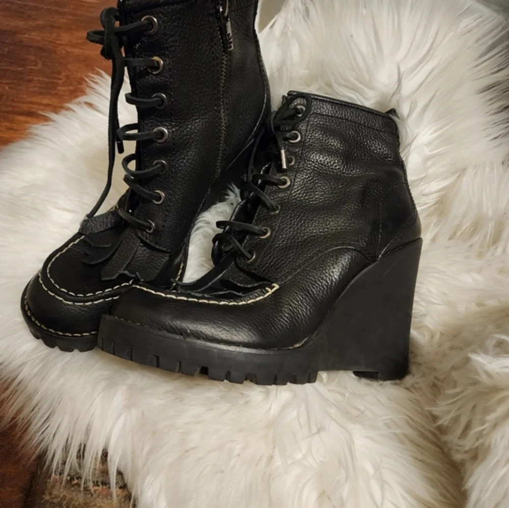 Tory Burch Kiltie Fringe Wedge Boots 10 - Picture 4 of 13